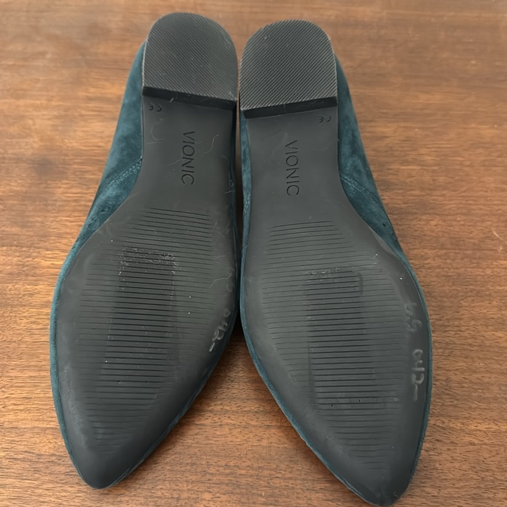 Vionic Posey Perforated Suede Green Ballet Flat Size 6.5 New - Picture 6 of 6